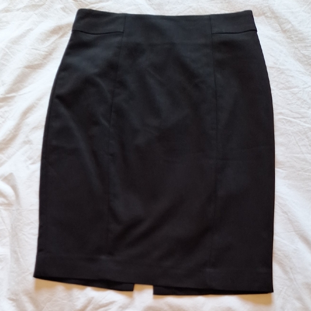 H&M Black Knee-Length Pencil Skirt with Slit
